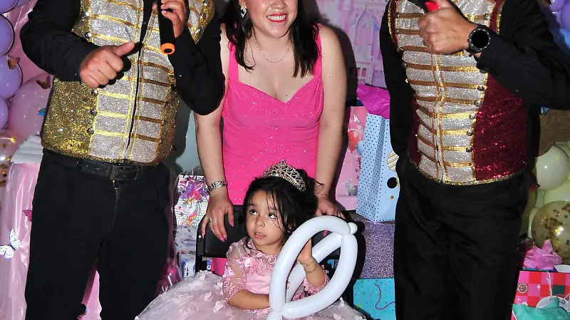 Alexandra Yireh celebra sus primeros 3 añitos como una verdadera princesa