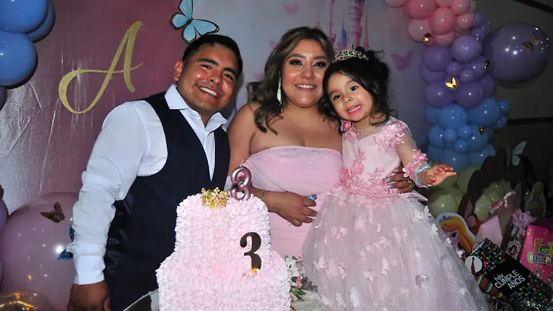 Alexandra Yireh celebra sus primeros 3 añitos como una verdadera princesa