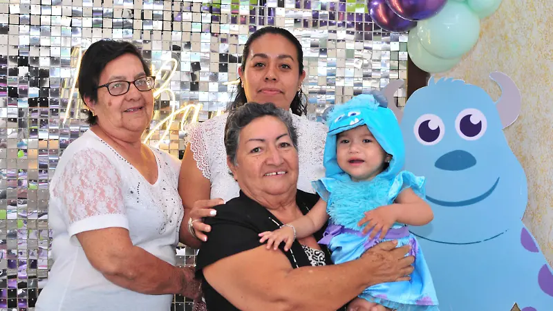 Bautizan a Lina con una misa en La Parroquia del Sagrado Corazón de Jesús