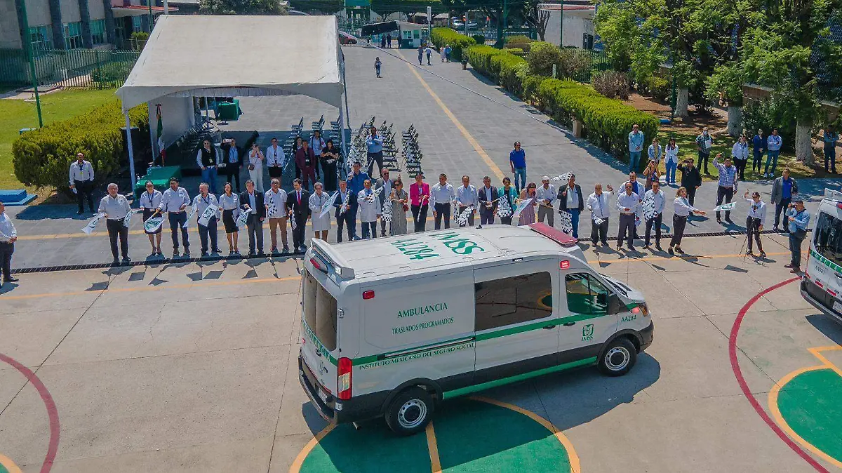 Hospital del IMSS en Salamanca se beneficia de entrega de ambulancias en Guanajuato