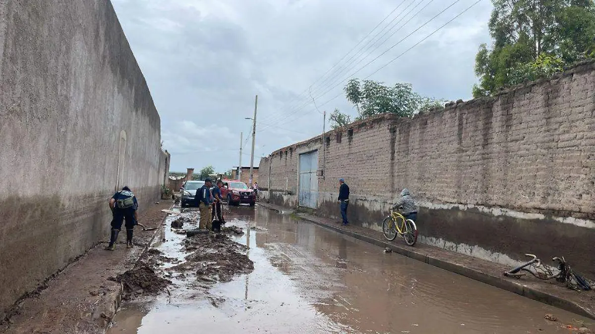 Autoridades-responden-con-coordinación-interinstitucional-para-atender-zonas-afectadas-por-inundación-en-Ocampo-1-1024x576