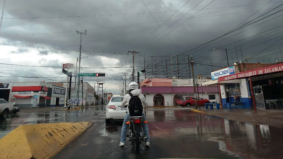 Regresan-lluvias-a-Salamanca-por-tormenta-tropical  (2)