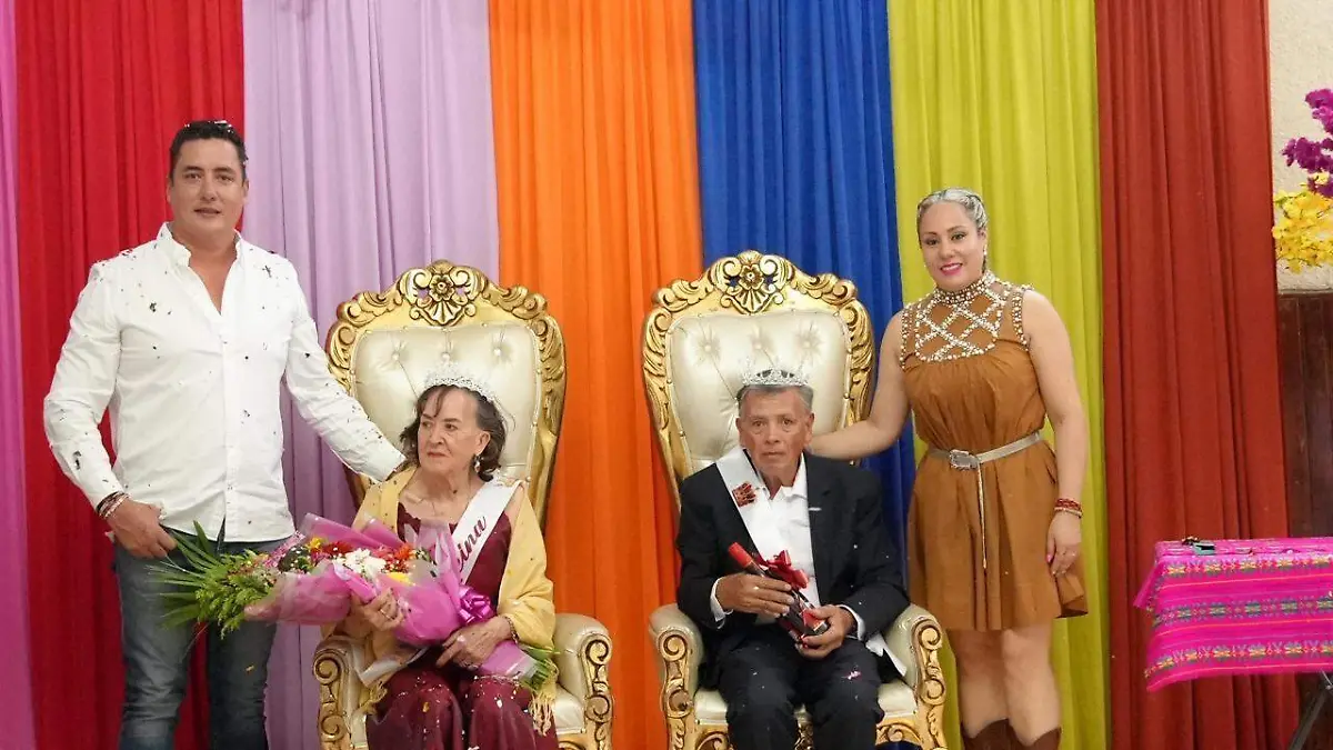 El alcalde con la reina 1