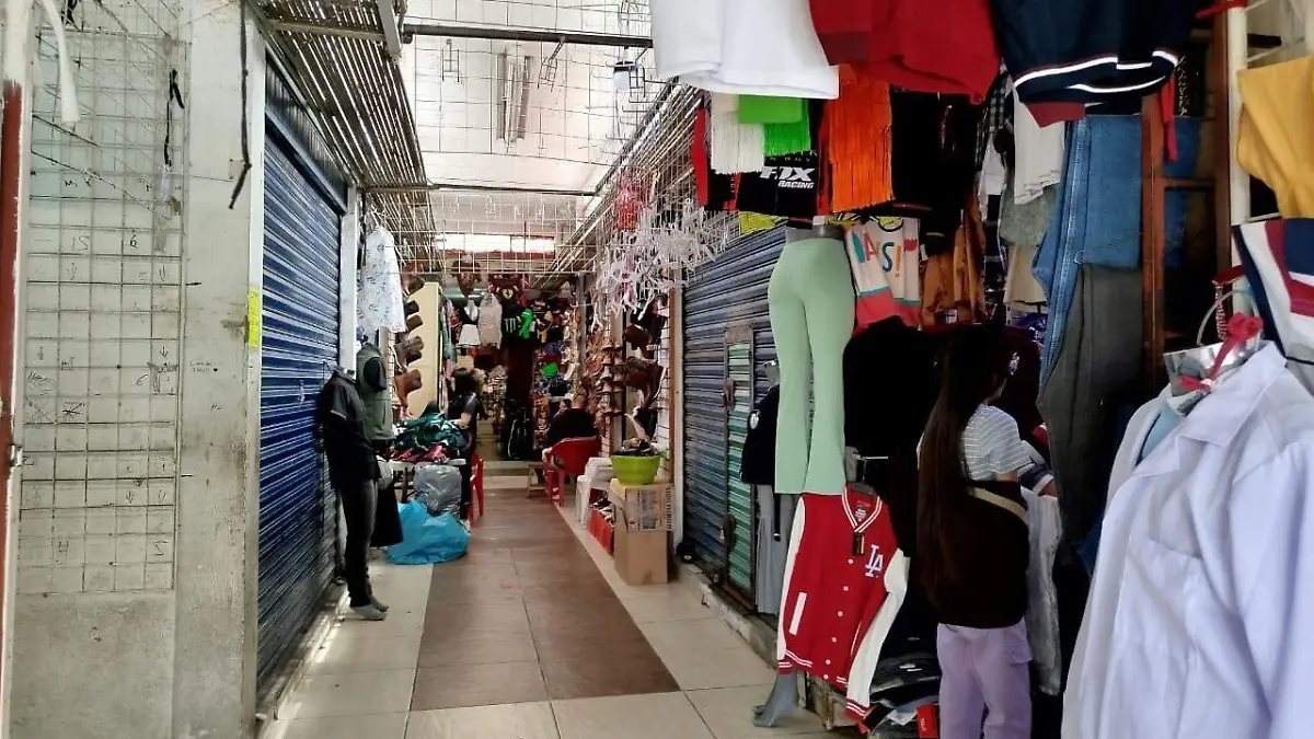 Locatarios y ciudadanía permanecen a la expectativa