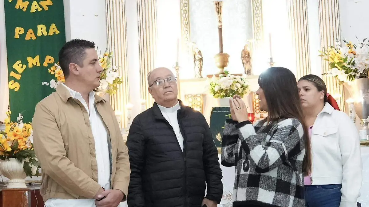 El alcalde en el templo de San Josè 3