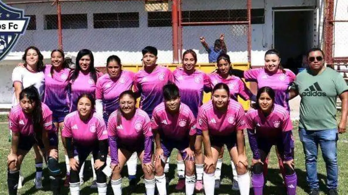 GALLOSFCHOMENAJE-Cortesia-@TitanesdelMicro