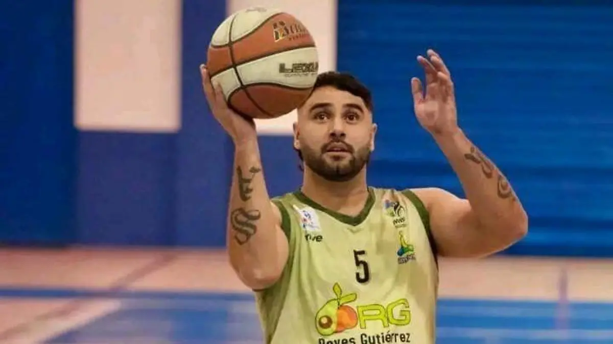 SALVADORSANDOVALBASQUETBOL-Cortesia-@AMIVELREYES