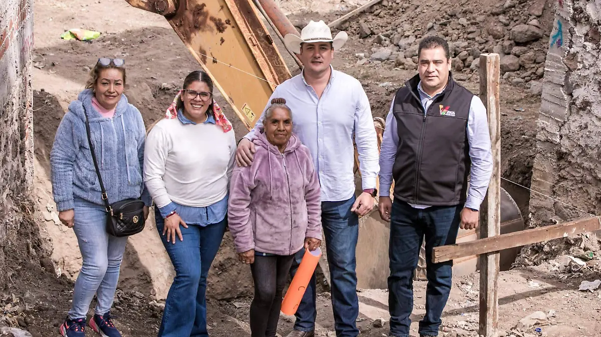 El alcalde Israel Mosqueda en la obra
