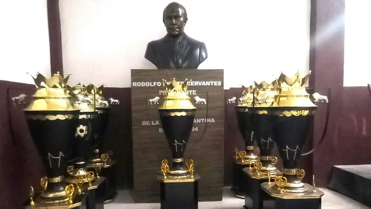 EQUIPOSLIGUILLACOPA-MiguelManjarrez-ElSoldeSalamanca