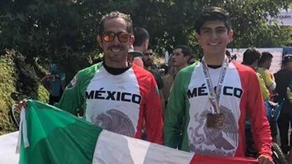 DHMEXICANOCACHETES1.Cortesia-@FabianAlcantar