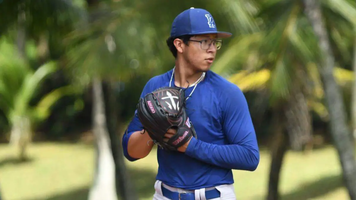 BRYANLARABEISBOL1-Cortesia-NicoLara