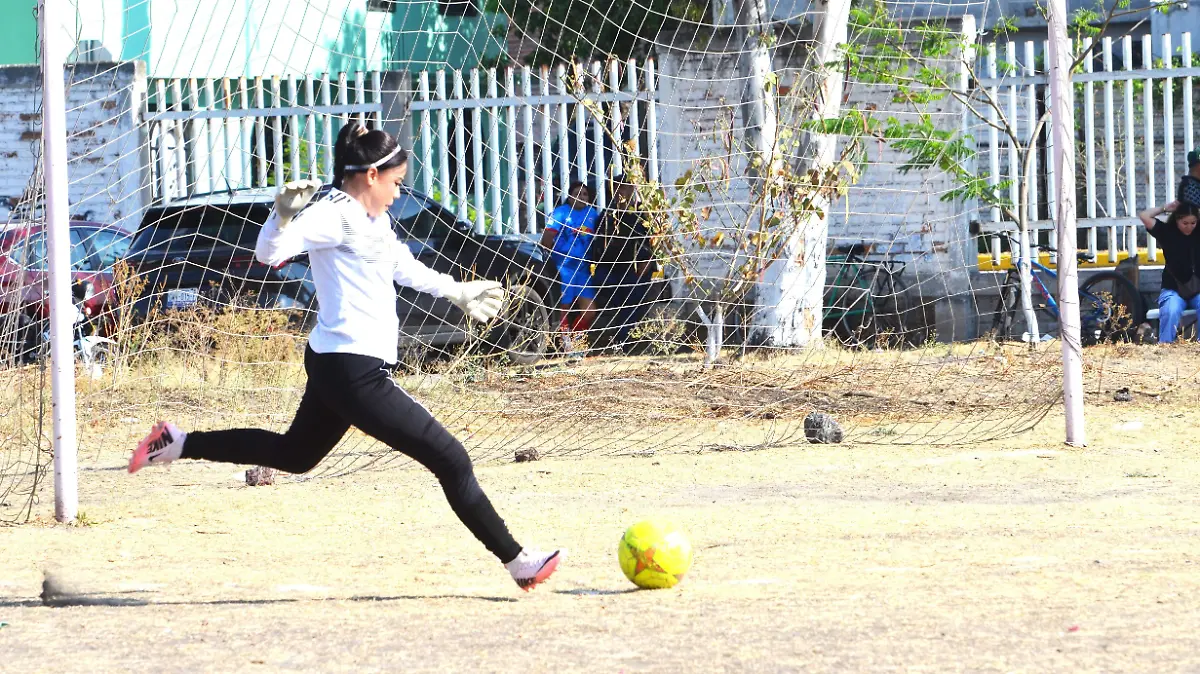 LIGAFUTBOLFEMENIL1-MiguelManjarrez-SoldeSalamanca