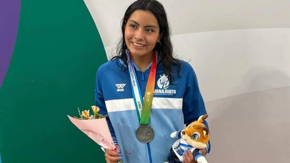 ANDREAXIMENAPEREZNATACION1-Cortesia-CODE