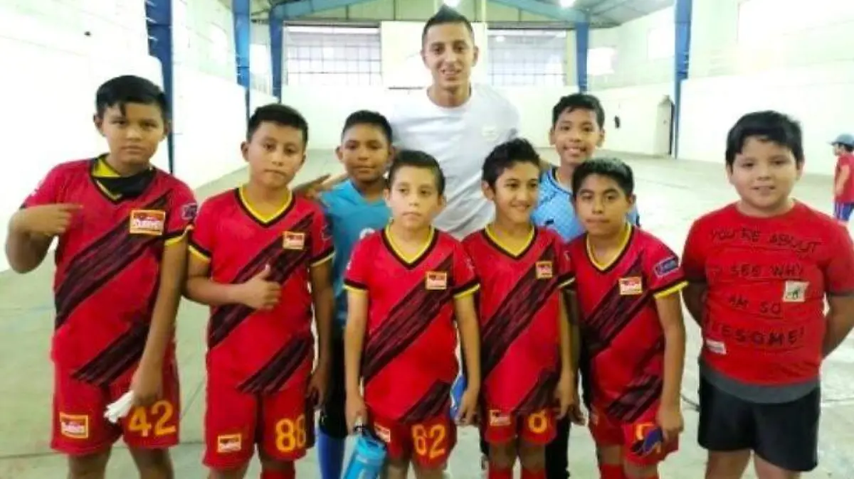 ROBERTOALVARADOIDOLO2-MiguelManjarrez-SoldeSalamanca