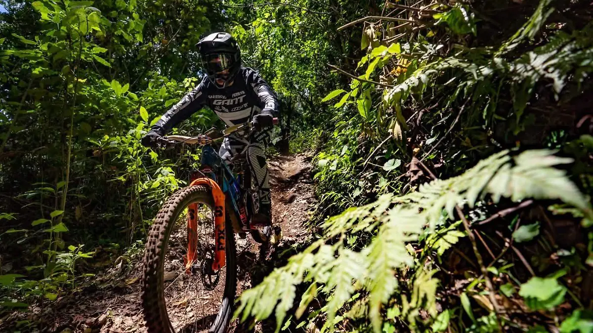 BETOJAQUEZCICLISTA1-Cortesia-@BetoJaquez