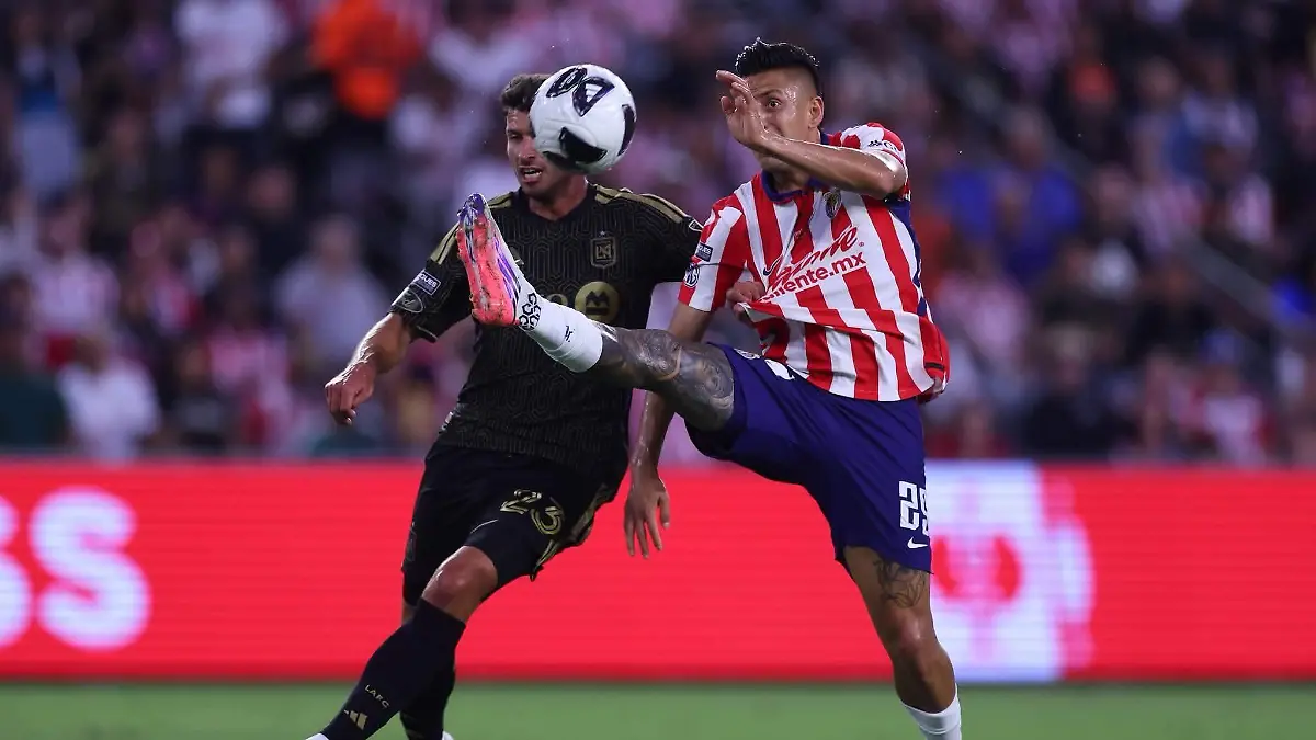 ROBERTOALVARADOGOLES1-Cortesia-@Chivas