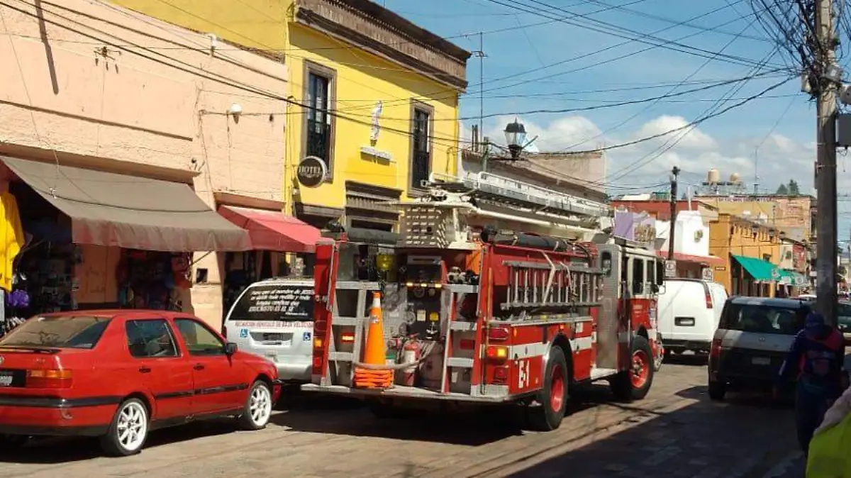 SJR POLI TRABAJRON POR VARIOS