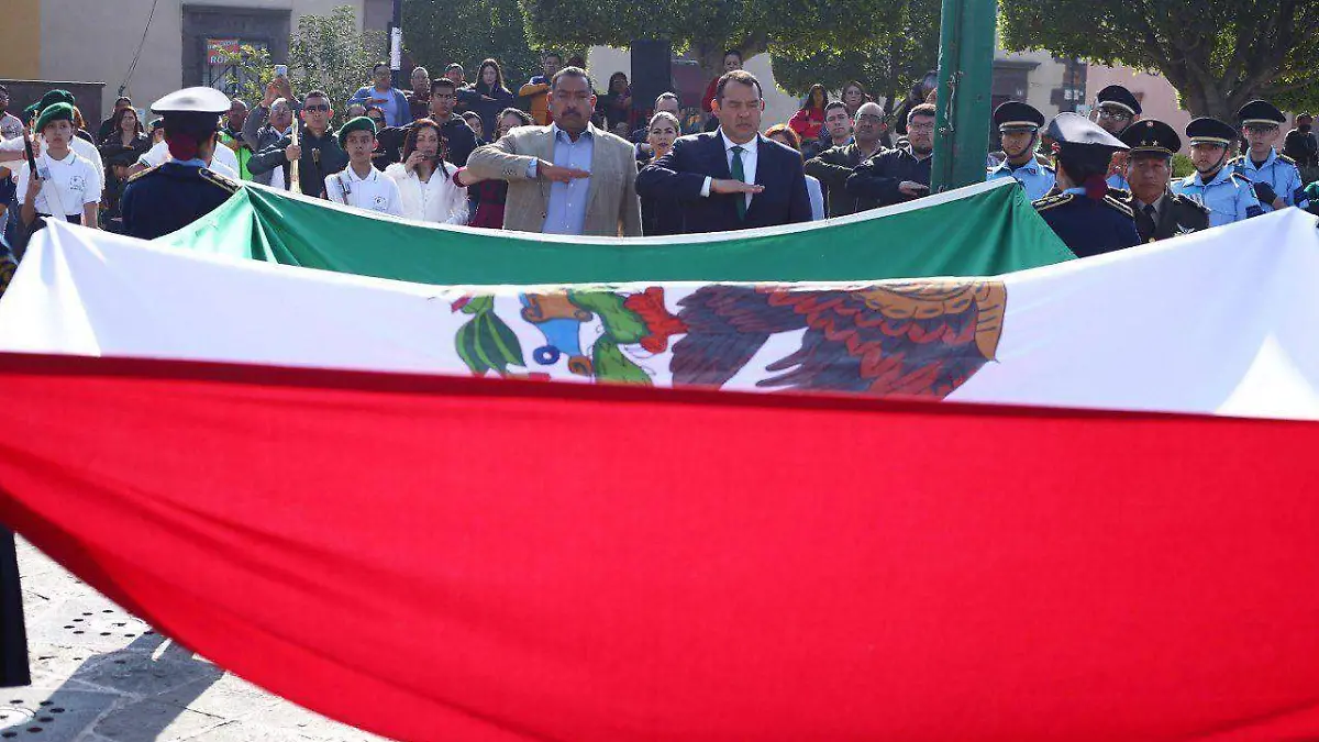 sjr Hicieron honores