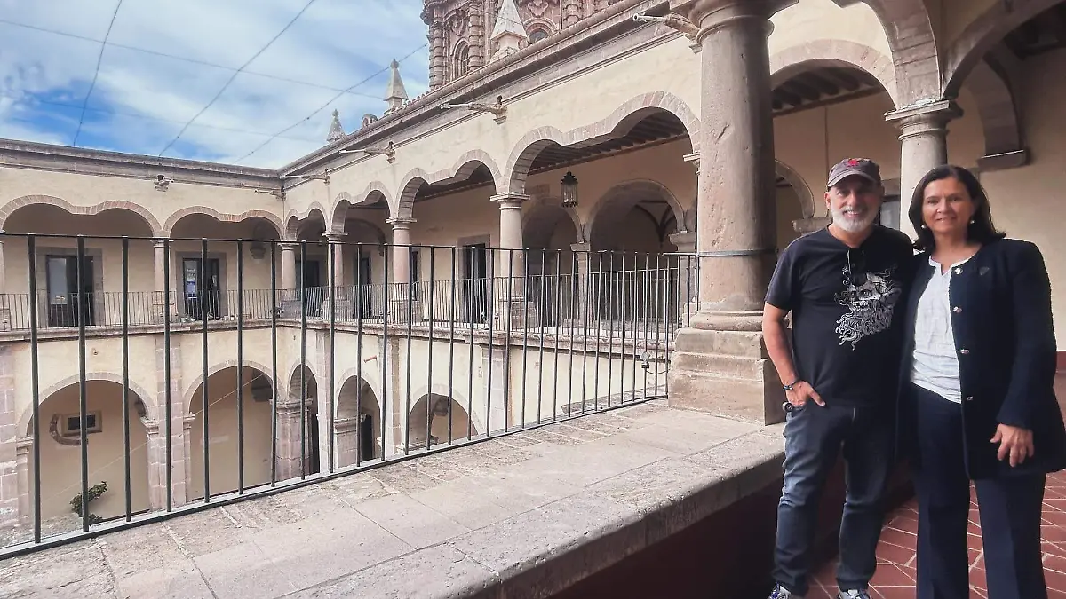 SJR La Secretaria de Cultura con el actor