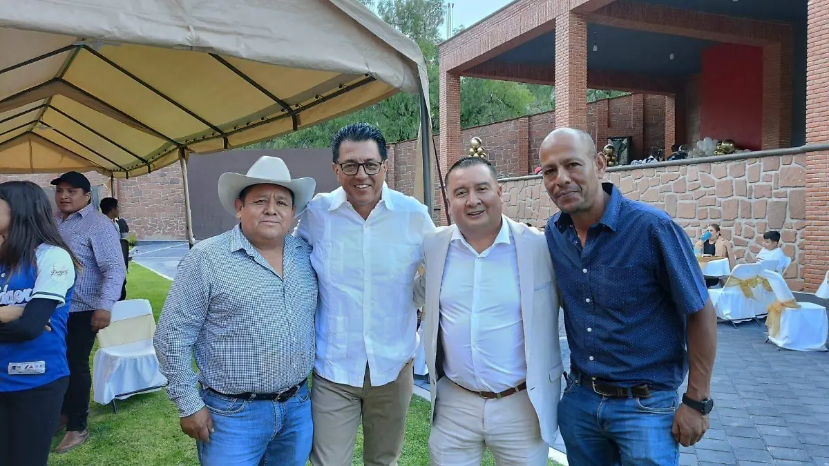 SJR Antonio Olvera estuvo acompanado de sus mejores amigos