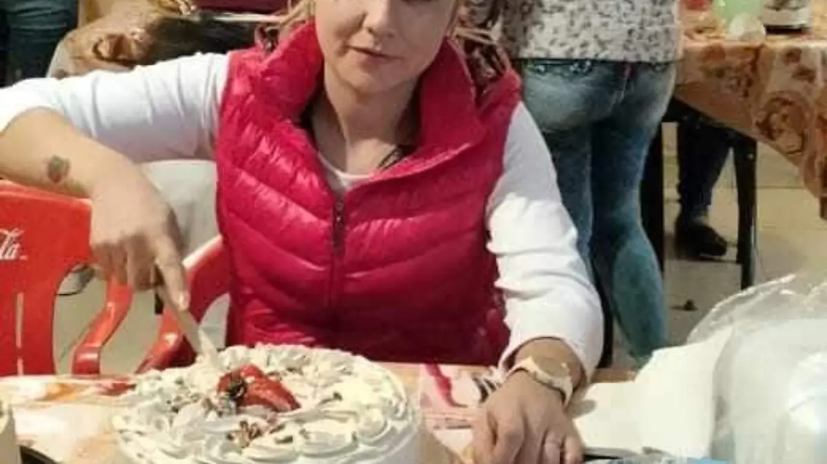 SJR Partiendo el pastel con el que celebro