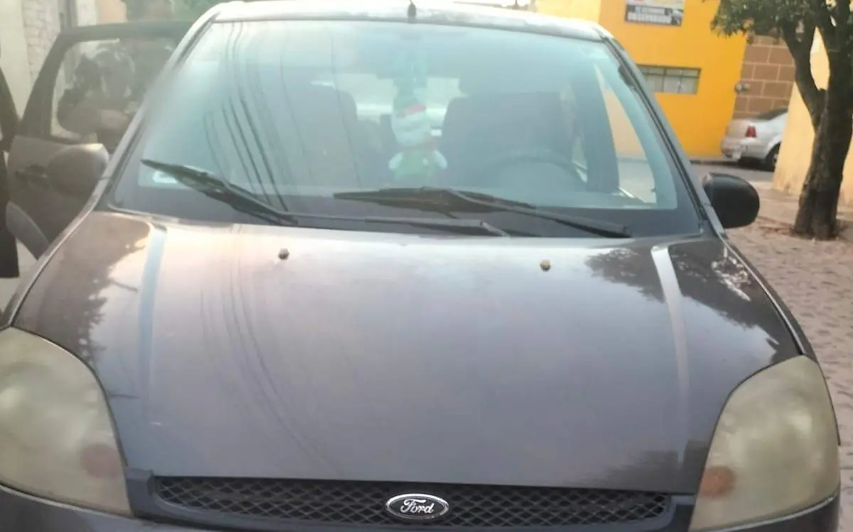 SJR POLI IBA A BORDO DE UN CARRO