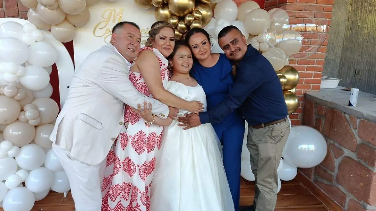 SJR Papas y padrinos con la festejada