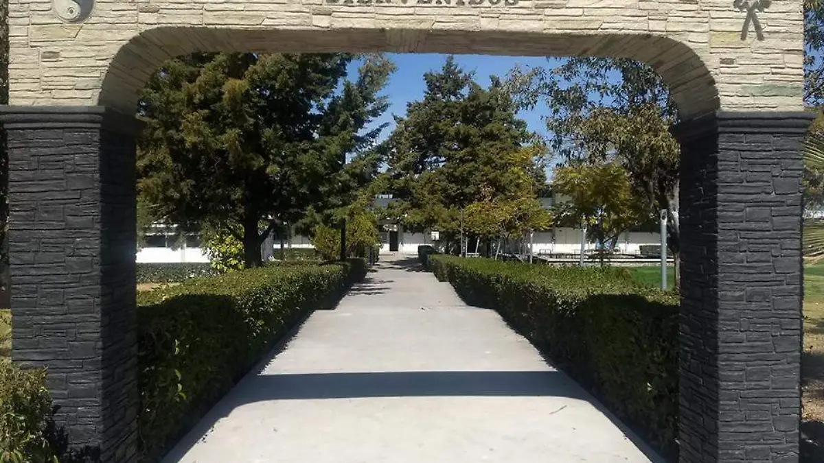 El arco pretende dar mayor sentido de pertenencia a los alumnos de la FCA.