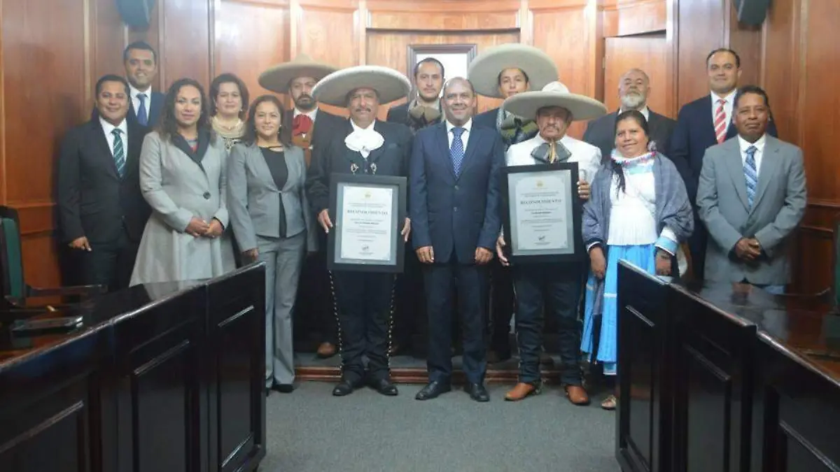 En sesión solemne se les conmemoró en el marco del día del charro.