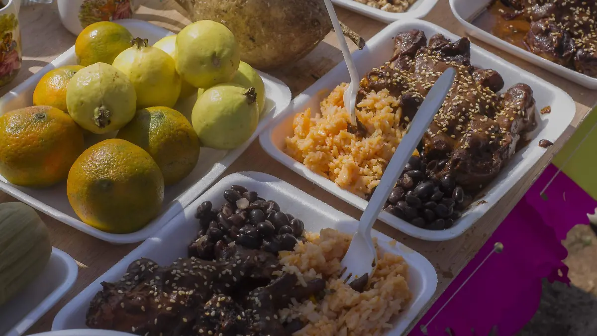 Suculento manjar en la ofrenda de la familia Torres Sebastián. Foto César Ortiz.