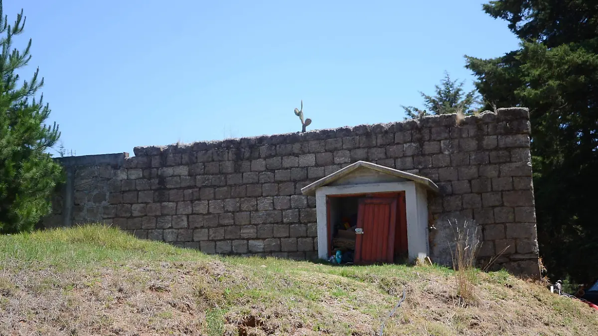 La barda perimetral quedará terminada para el mes de septiembre, informó la coordinadora del campus Amealco.