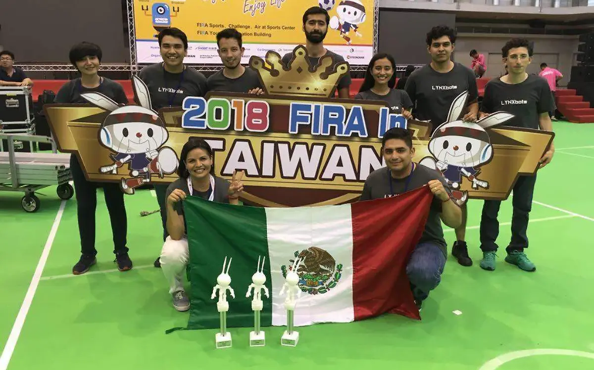El concurso organizado por la Federación Internacional de la Asociación de Robot-sports reunió a cerca mil 200 participantes de 12 países.