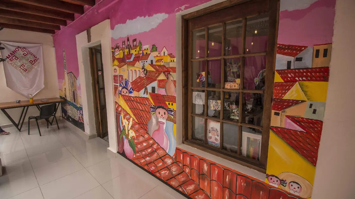 Su obra se encuentra en la parte central de La Casa de las Artesanías.