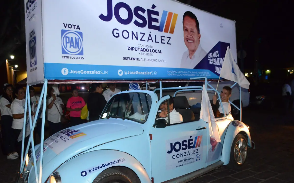 José González pidió licencia temporal de su cargo como diputado para buscar la