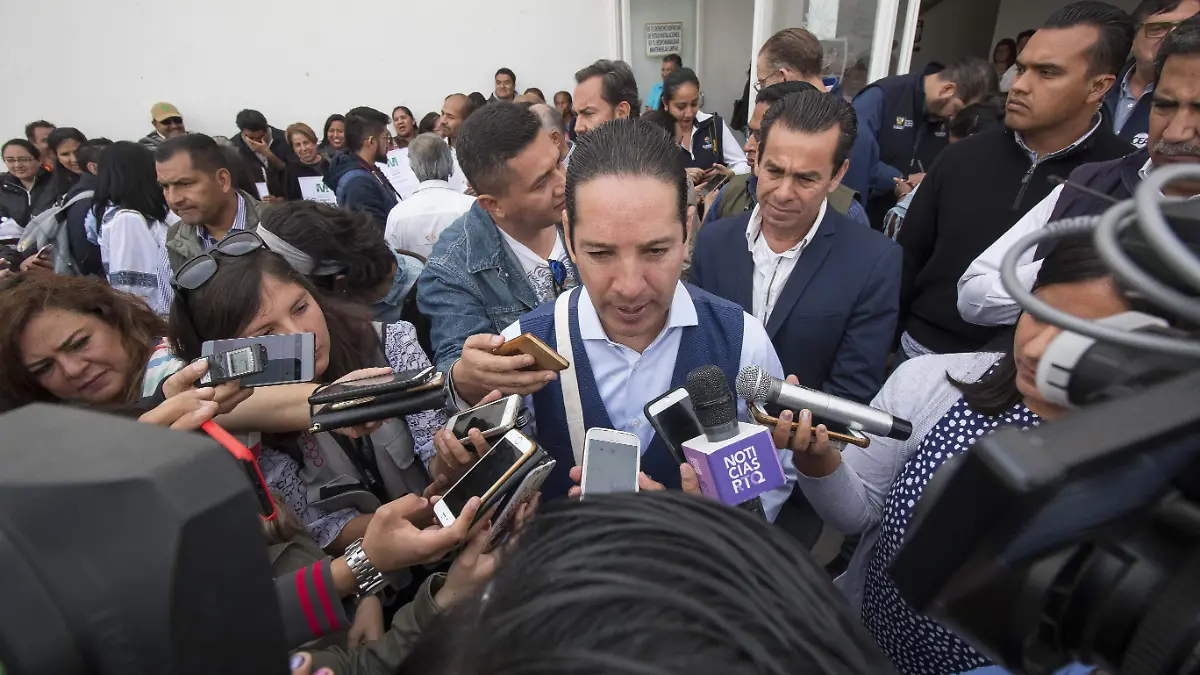 Francisco Domínguez Servién, gobernador del estado.