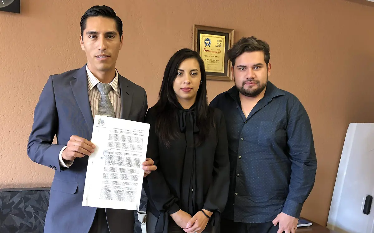 Abogados ampararon a derechohabiente al haberle negado medicinas y atención médica.
