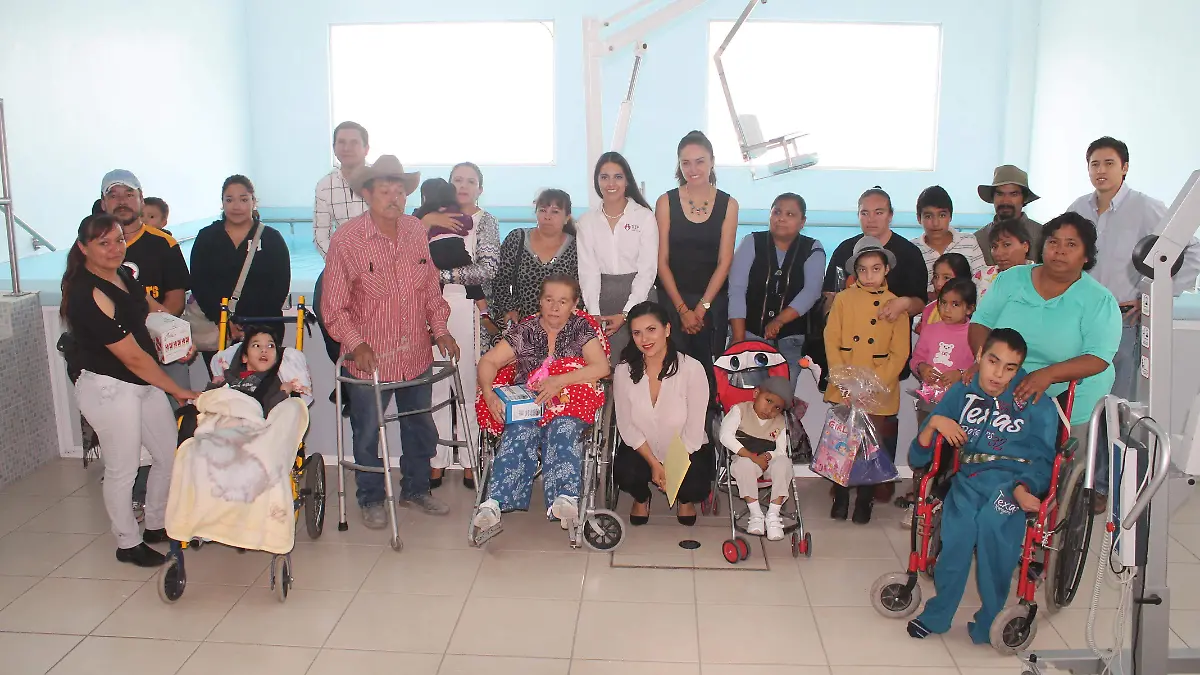 La Unidad de Rehabilitación de Pedro de Escobedo brindó 20 mil terapias físicas. Foto Especial