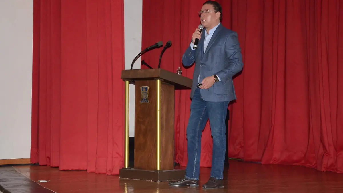 El secretario del Trabajo en el estado de Querétaro, José Luis Aguilera Rico encabezó ponencia en el tema de la reforma laboral.