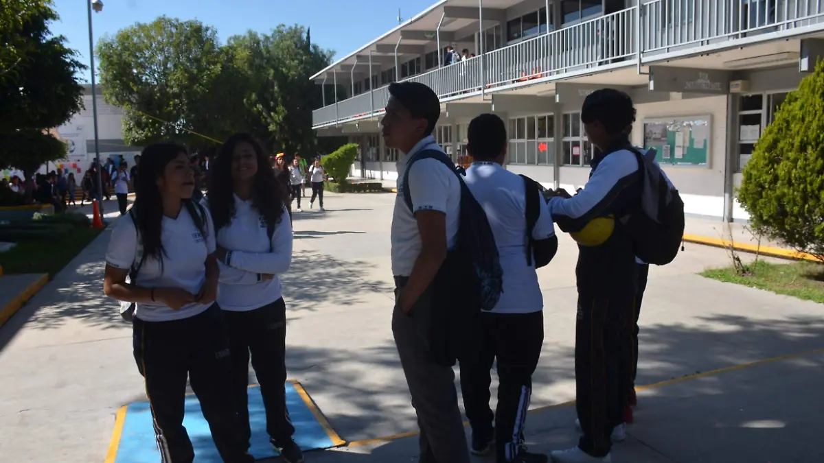 Estudiantes del Cbtis 145 recibieron platica preventiva.
