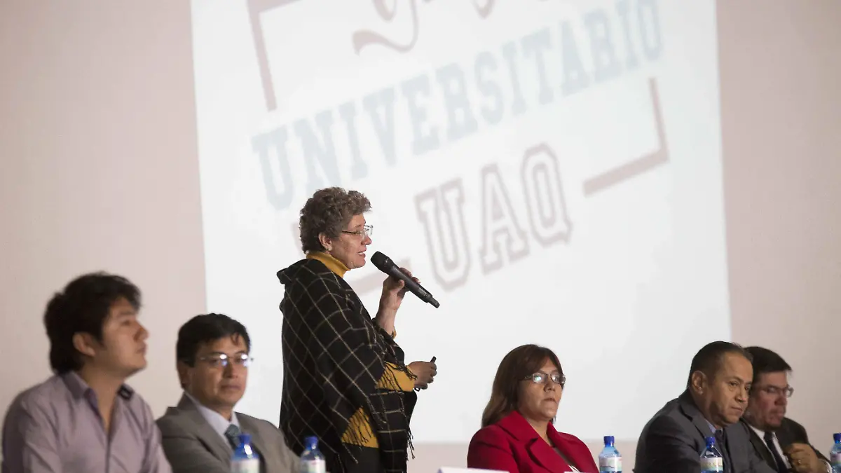 La rectora electa, Teresa García Gasca fue la encargada del mensaje de bienvenida.