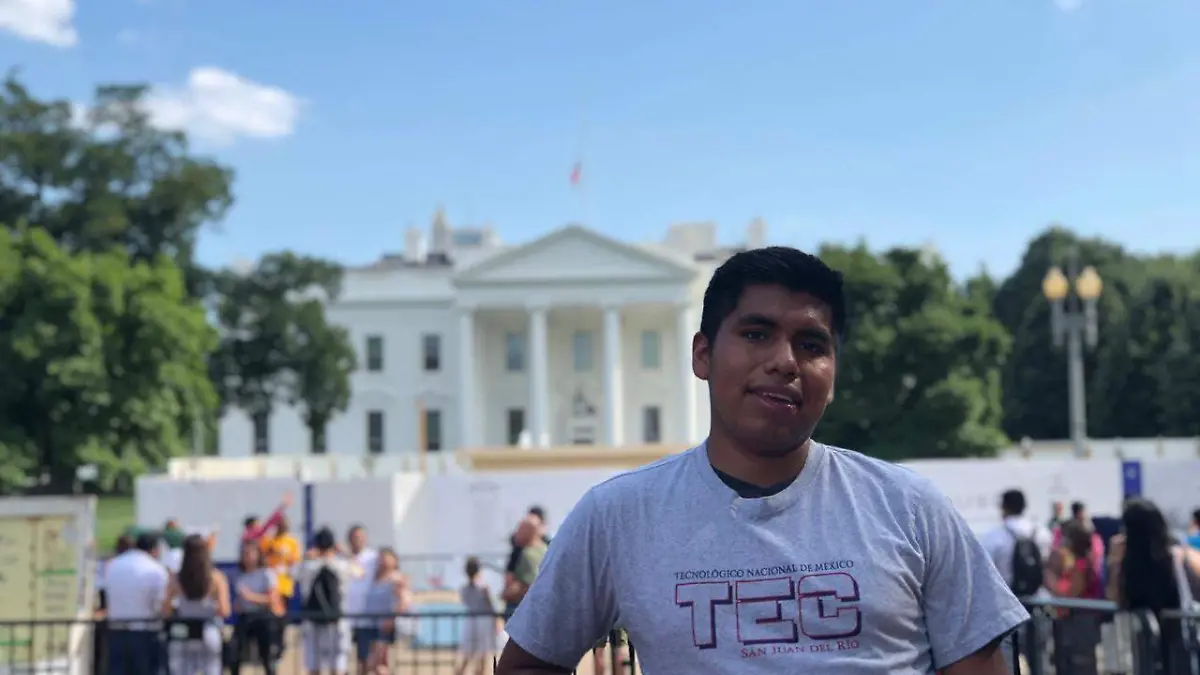 Es la tercera vez que Martín sale del país para recibir capacitación.  Foto Cortesía.