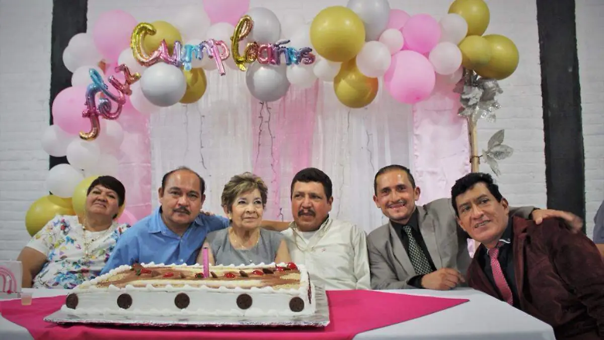 SJR Lolita con sus hijos