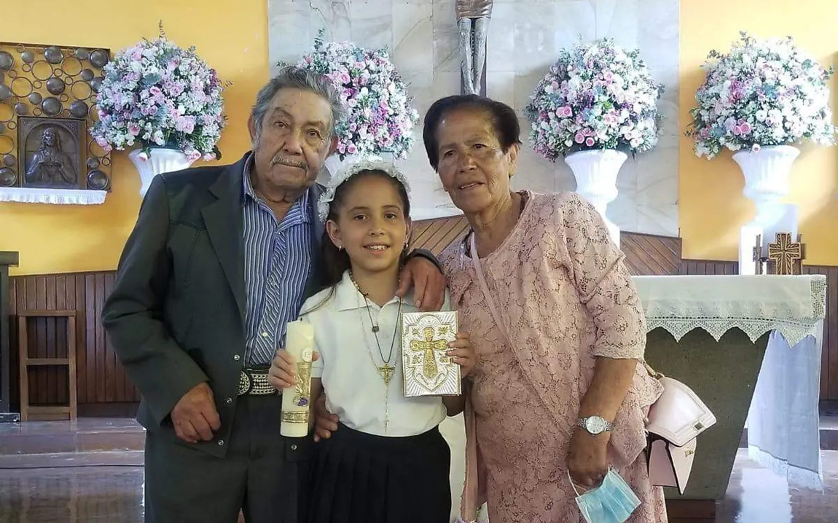 SJR Rosa Alvarez y Jesus Gonzalez con su nieta
