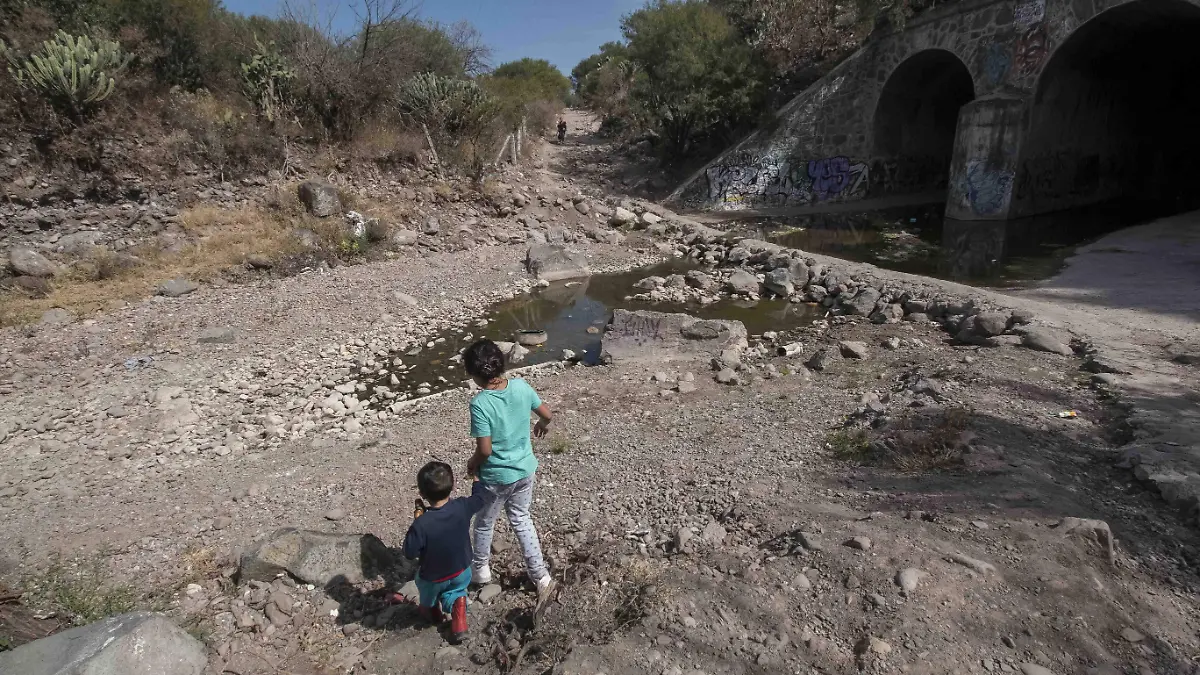 Avanza proyecto de puente peatonal para Cerro Gordo.  Foto Archivo  El Sol de San Juan del R_o.