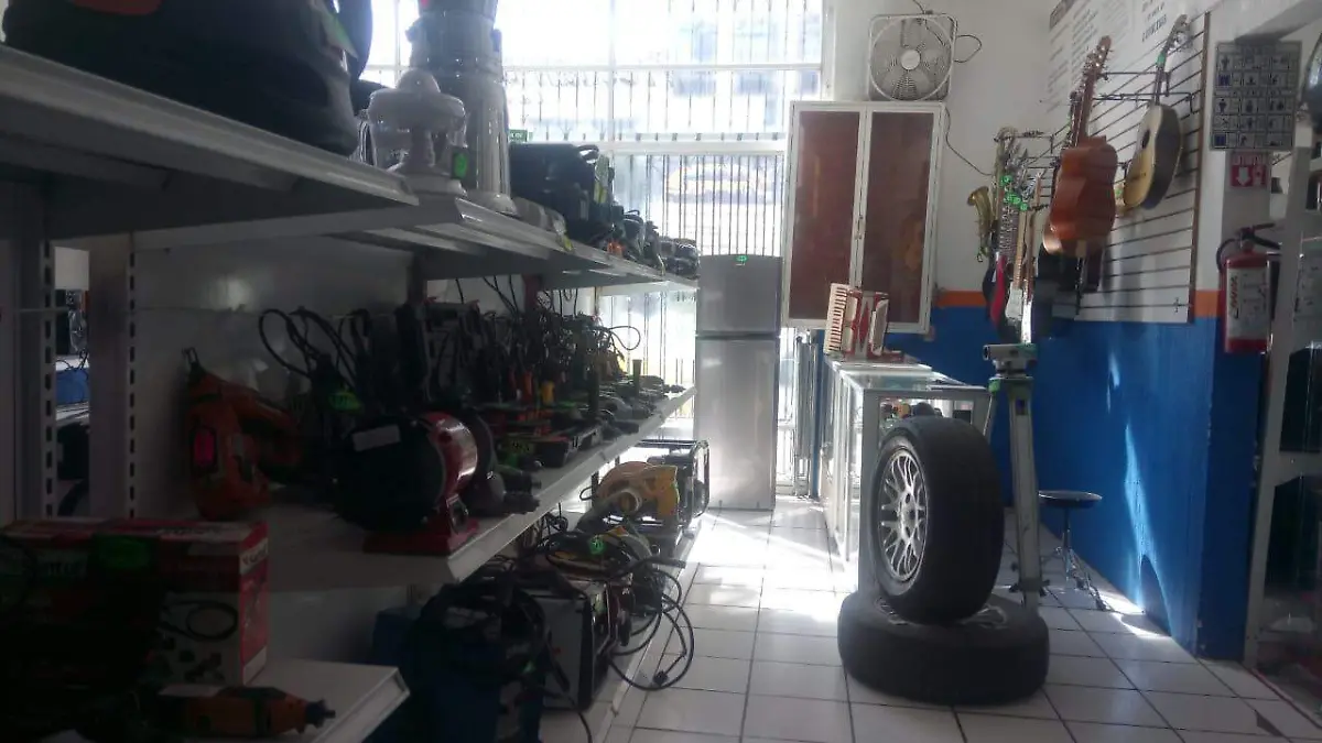 Casas de empeño operan con horario restringido durante la pandemia.  Monsetrrat García  El Sol de San Juan del Río.