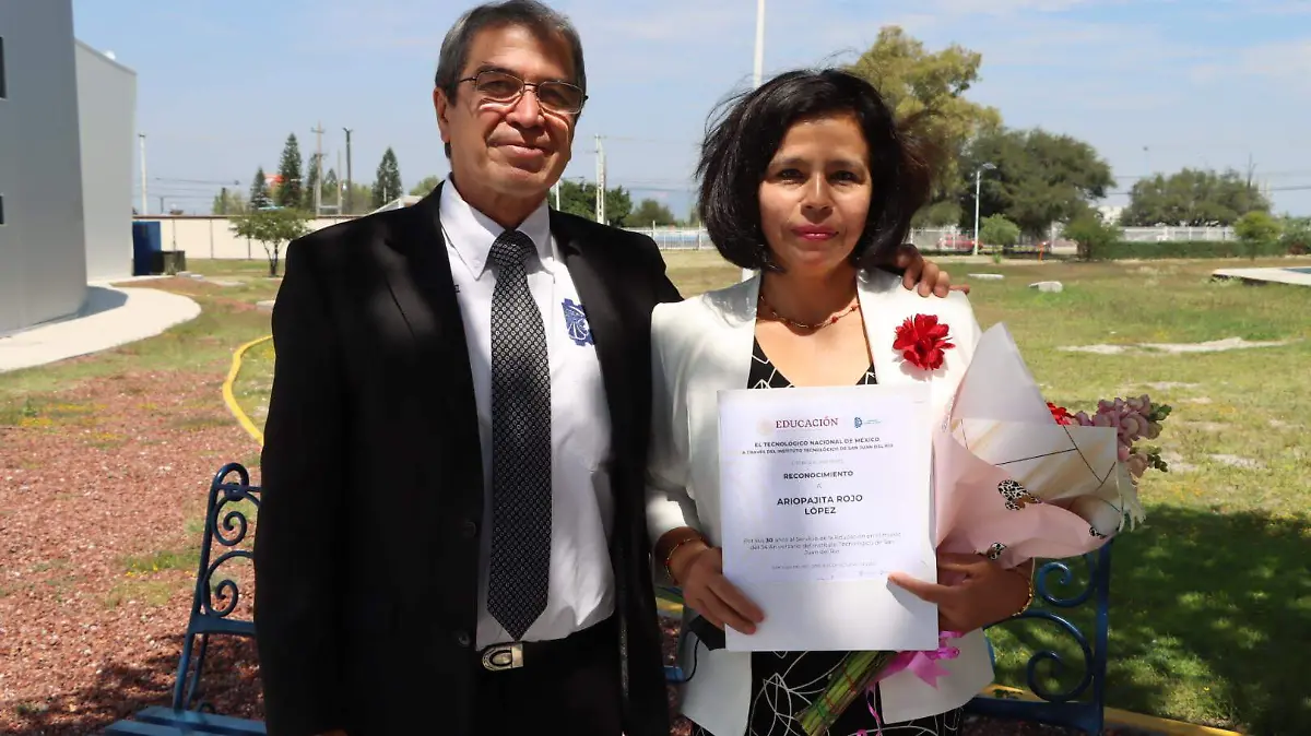 FOTO PRINCIPAL SJR El director reconocio a docentes