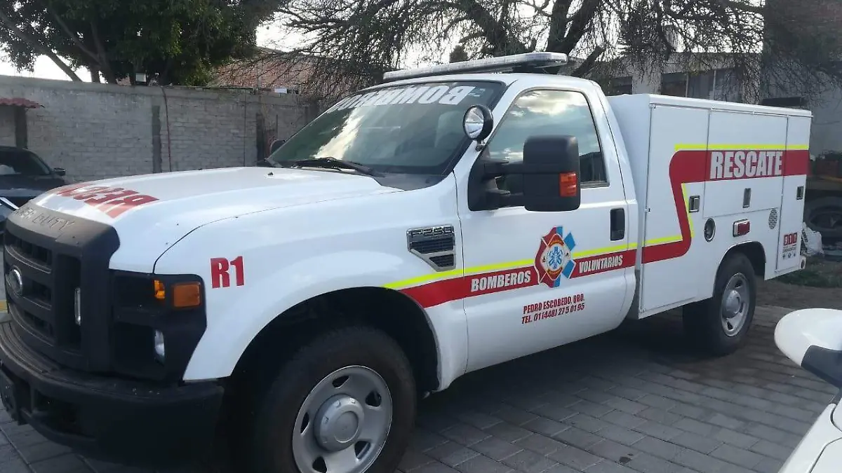Gobierno del estado entregó una unidad de rescate a bomberos de Pedro Escobedo.  Foto Cortesía Bomberos Pedro Escobedo  El Sol de San Juan del Río.