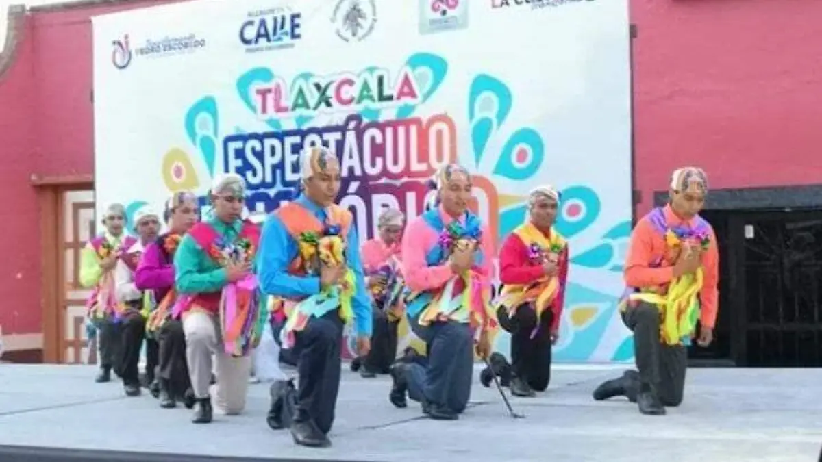 En Pedro Escobedo se presentaron dos grupos de danza originarios del estado de Tlaxcala.  Foto Cortesía.