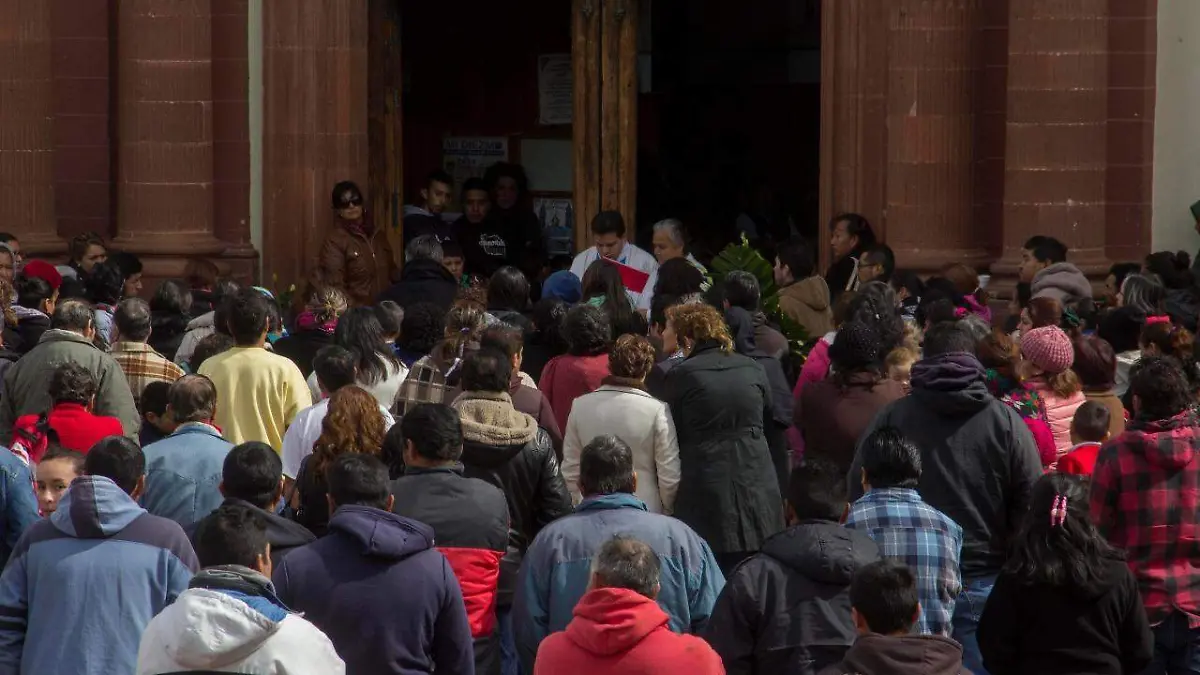 25 NOV.  EN LA IGLESIA