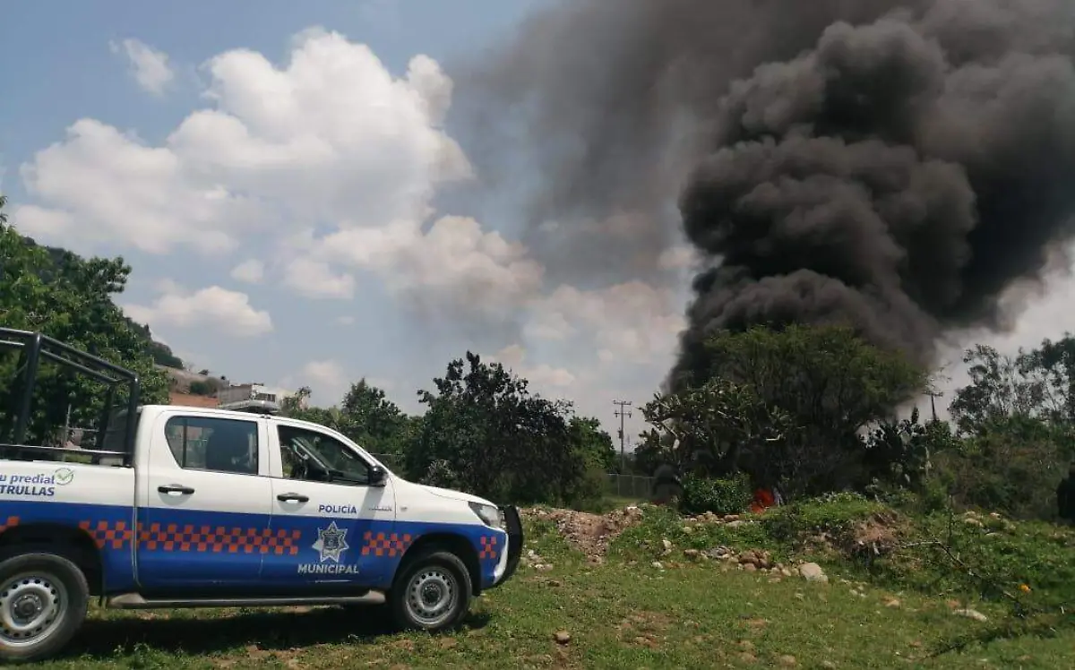 04 AGO UN INCENDIO DE LLANTAS
